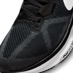Nike Structure 25