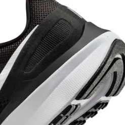 Nike Structure 25