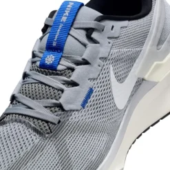 Nike Structure 25